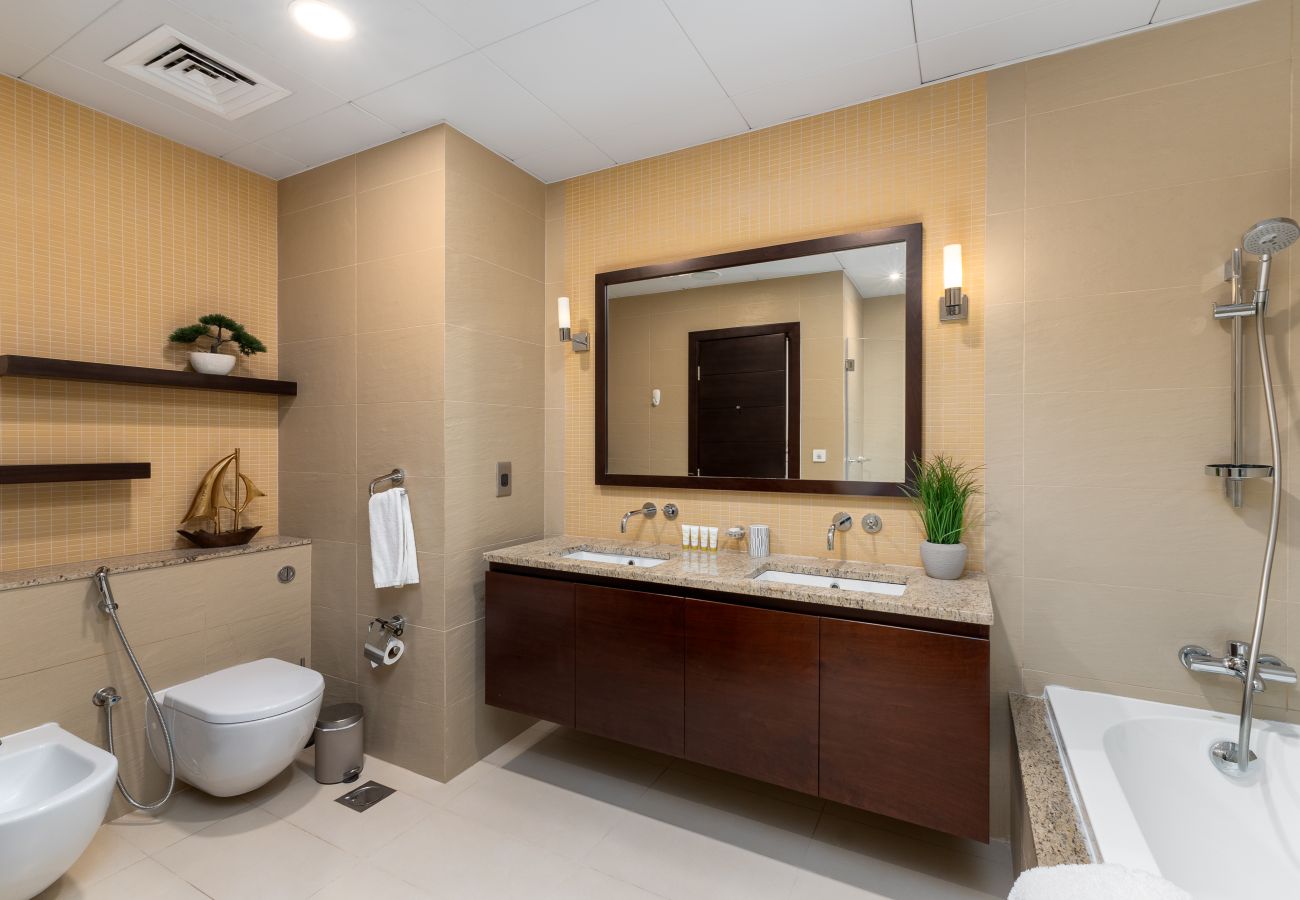 Apartment in Dubai - 2BR at the Palm | Balcony, Pool, Gym & Beach 