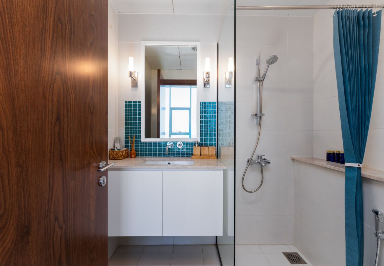 Apartment in Dubai - Atlantis View & Private Beach Access | 2BR on Palm