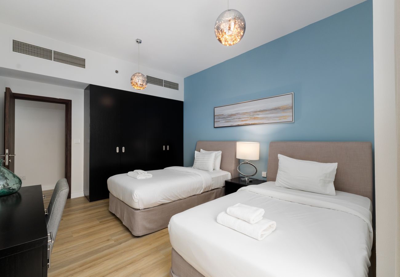Apartment in Dubai - Cozy JBR 2BR w/ Pool and Gym, Marina Views