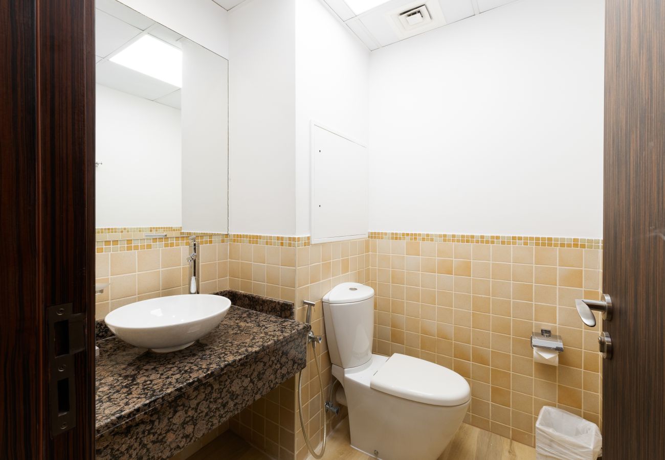 Apartment in Dubai - Cozy JBR 2BR w/ Pool and Gym, Marina Views