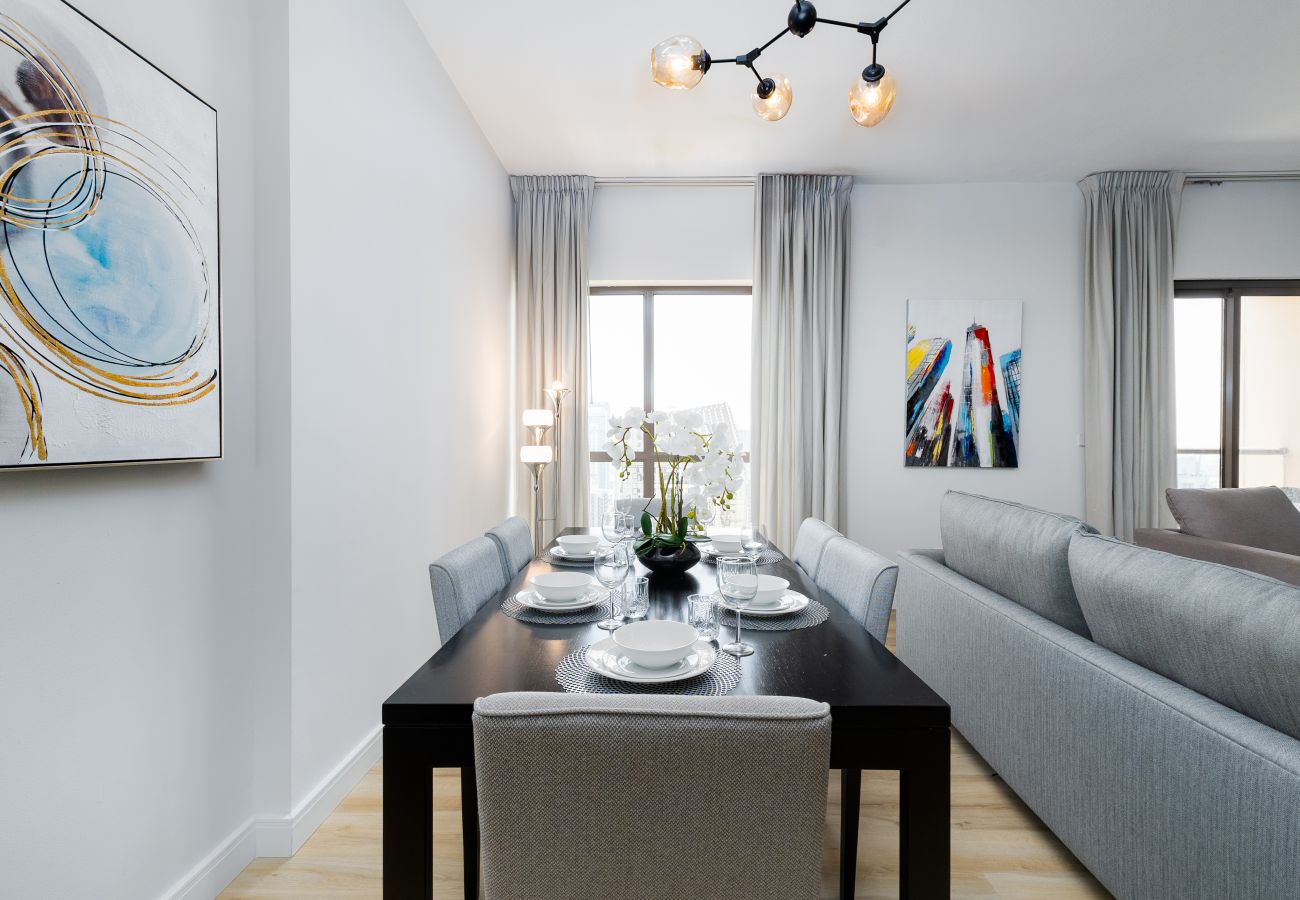 Apartment in Dubai - Cozy JBR 2BR w/ Pool and Gym, Marina Views