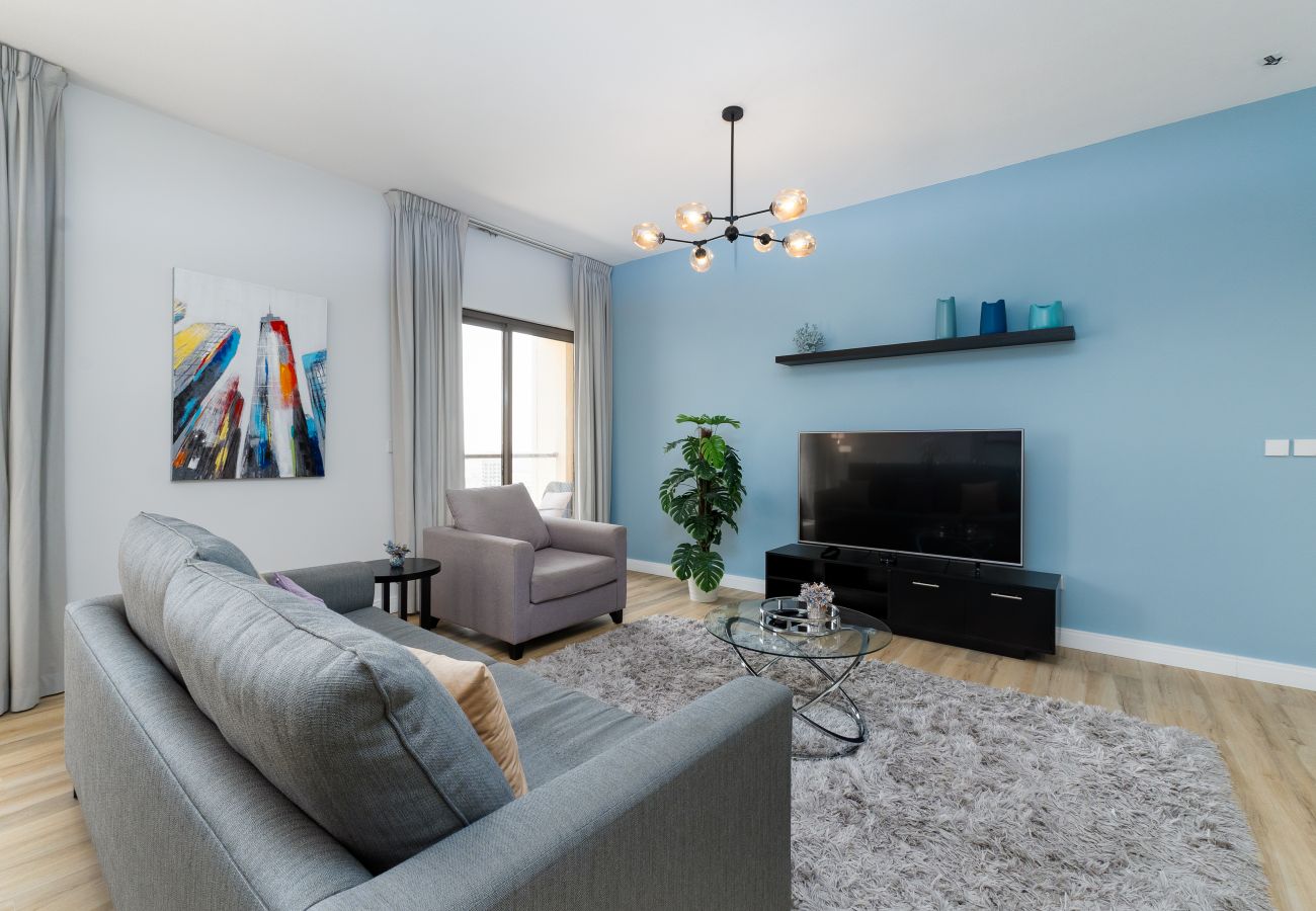 Apartment in Dubai - Cozy JBR 2BR w/ Pool and Gym, Marina Views