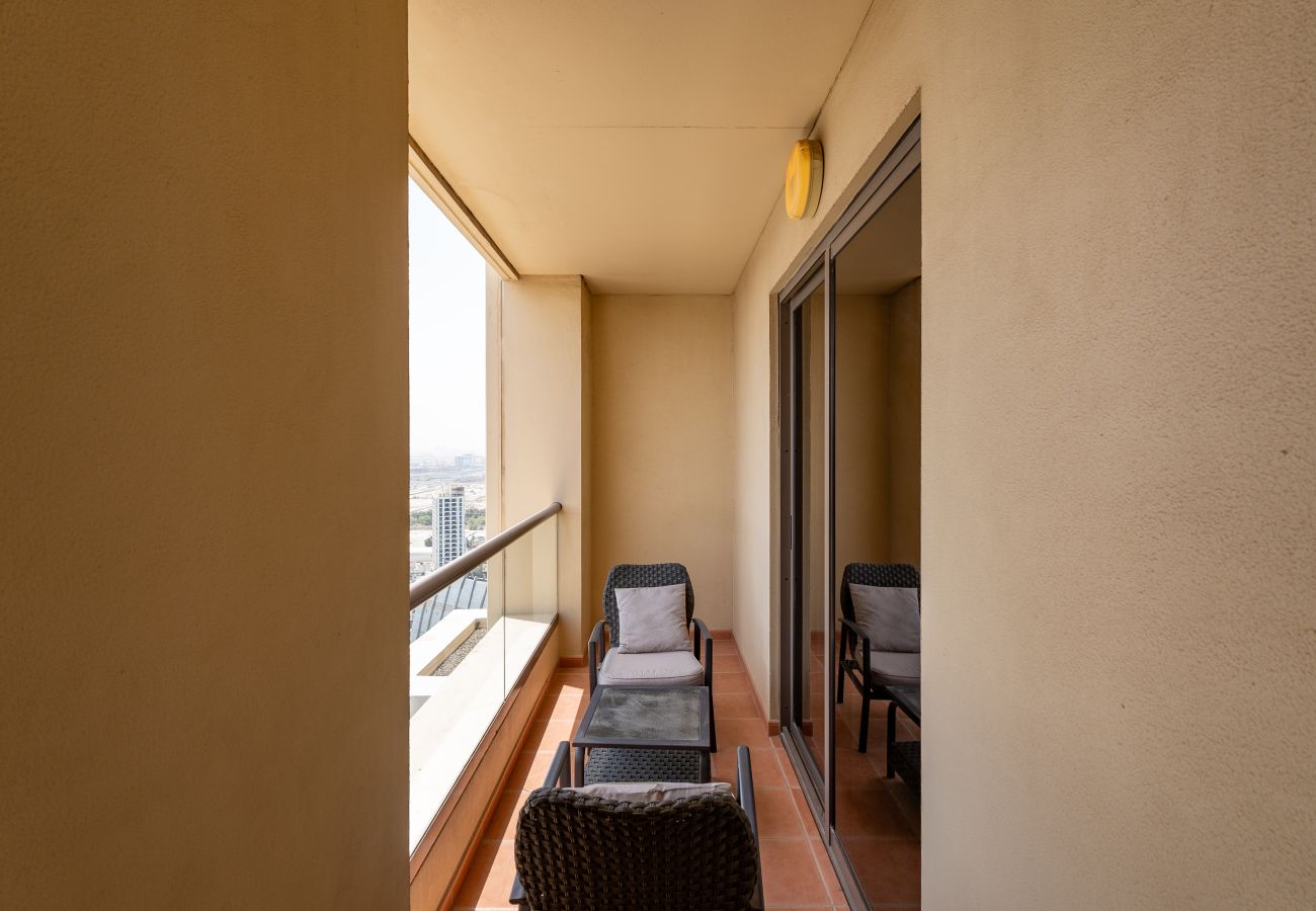 Apartment in Dubai - Cozy JBR 2BR w/ Pool and Gym, Marina Views