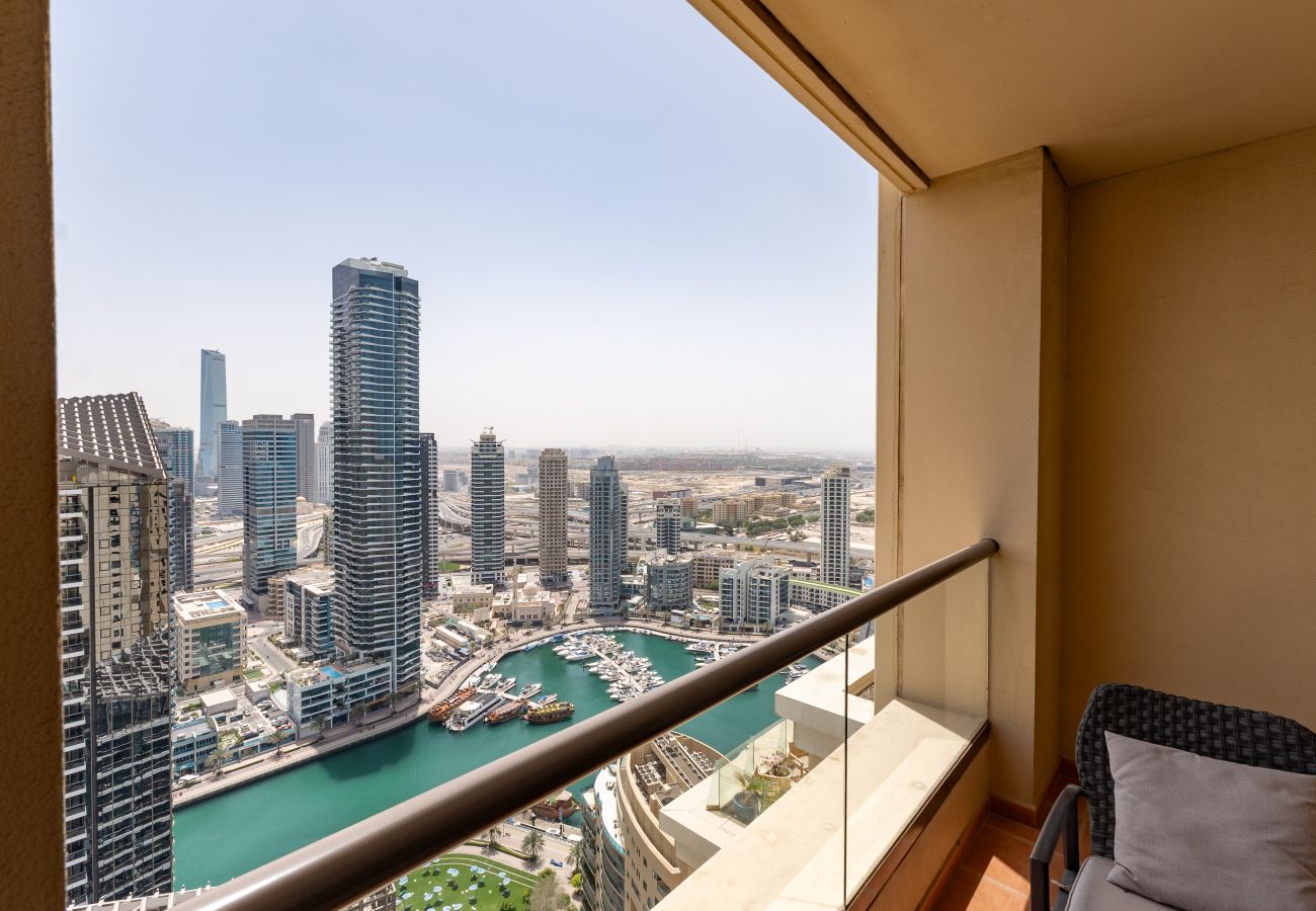 Apartment in Dubai - Cozy JBR 2BR w/ Pool and Gym, Marina Views