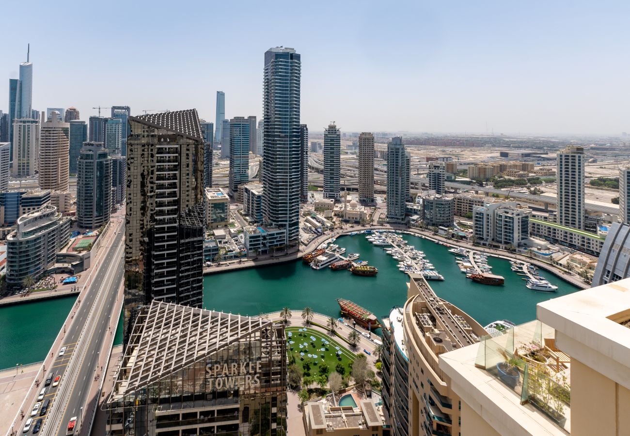 Apartment in Dubai - Cozy JBR 2BR w/ Pool and Gym, Marina Views