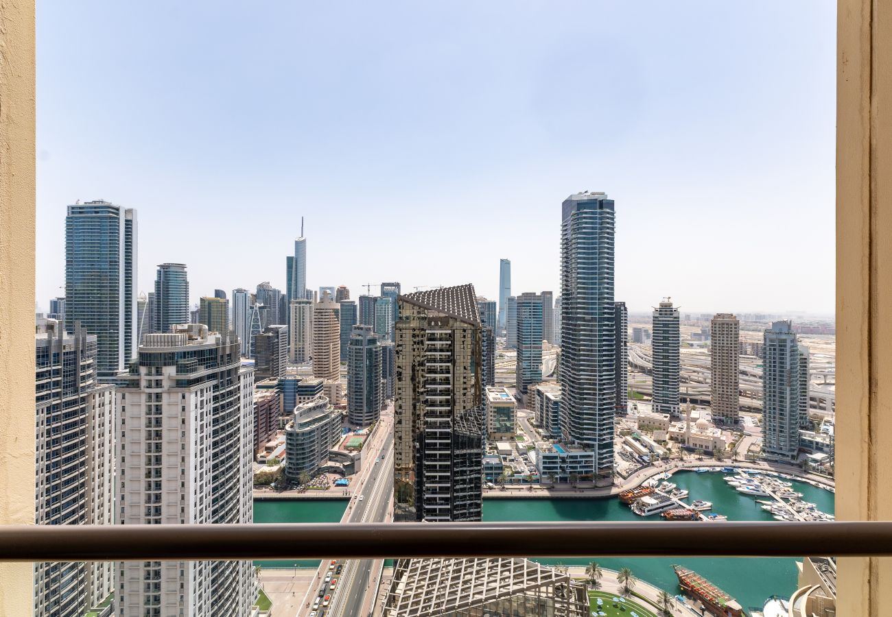 Apartment in Dubai - Cozy JBR 2BR w/ Pool and Gym, Marina Views