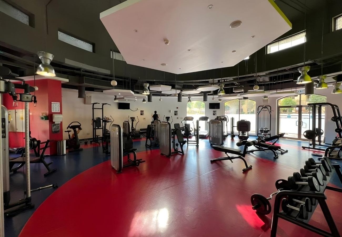 Apartment in Dubai - Chic JBR 2BR w/ Pool and Gym, Marina Views