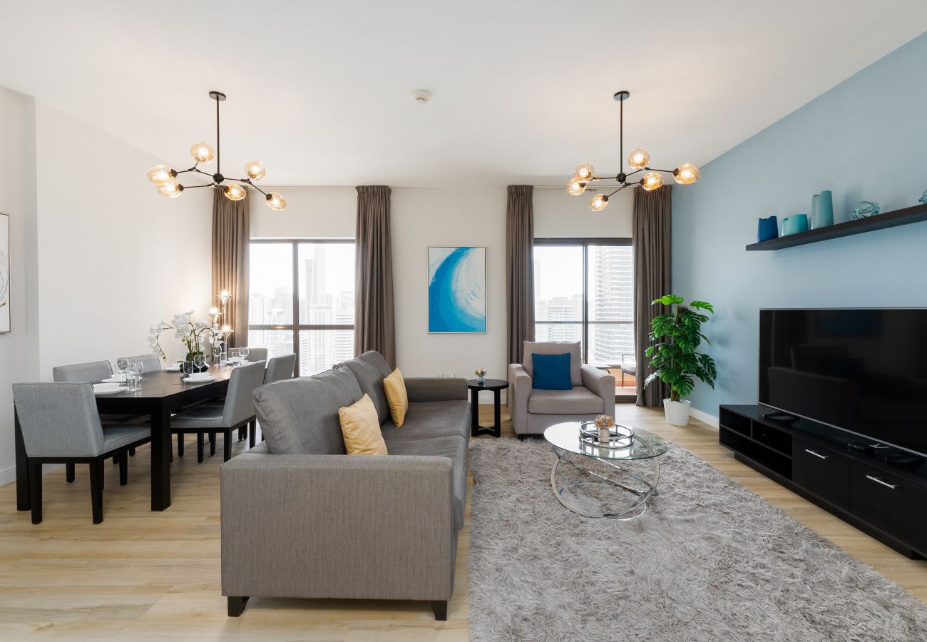 Apartment in Dubai - Chic JBR 2BR w/ Pool and Gym, Marina Views