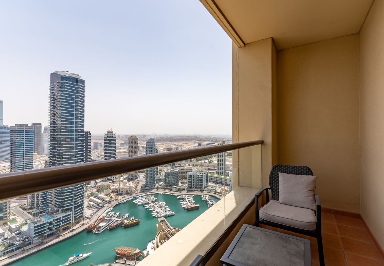 Apartment in Dubai - Chic JBR 2BR w/ Pool and Gym, Marina Views