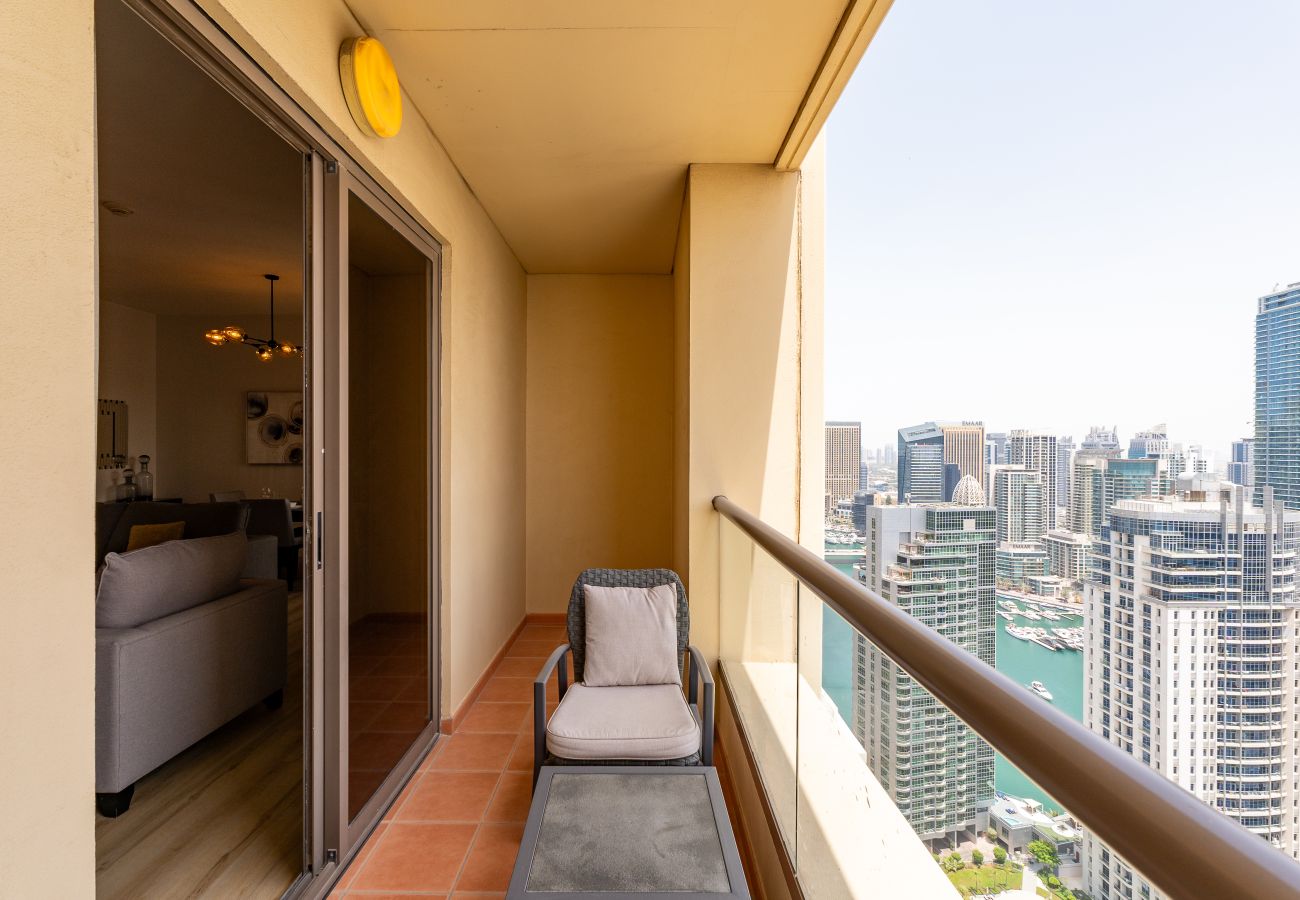 Apartment in Dubai - Chic JBR 2BR w/ Pool and Gym, Marina Views