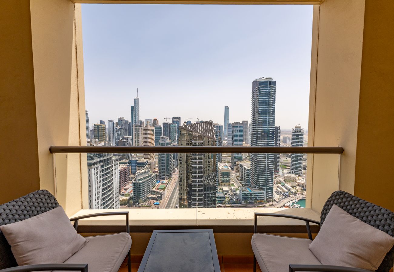 Apartment in Dubai - Chic JBR 2BR w/ Pool and Gym, Marina Views