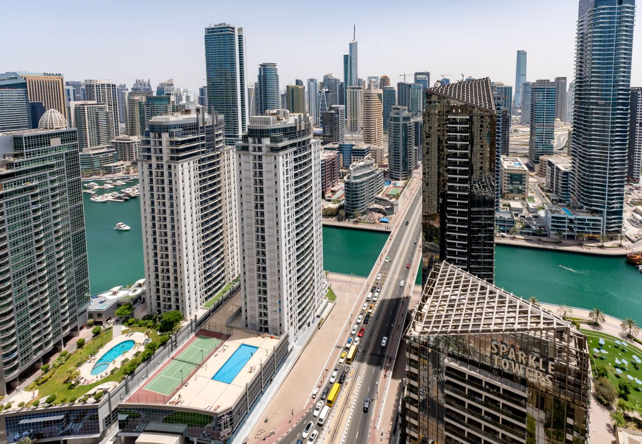Apartment in Dubai - Chic JBR 2BR w/ Pool and Gym, Marina Views