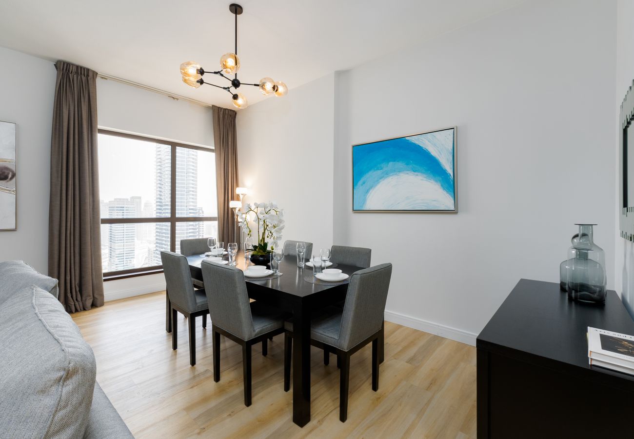 Apartment in Dubai - Luxe JBR 2BR w/ Pool and Gym, Marina Views