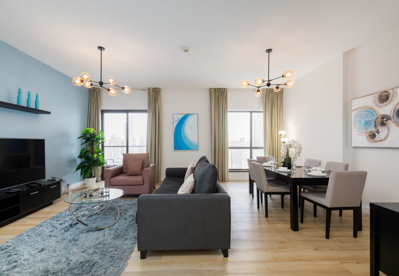 Apartment in Dubai - Sleek JBR 2BR w/ Pool and Gym, Marina Views	