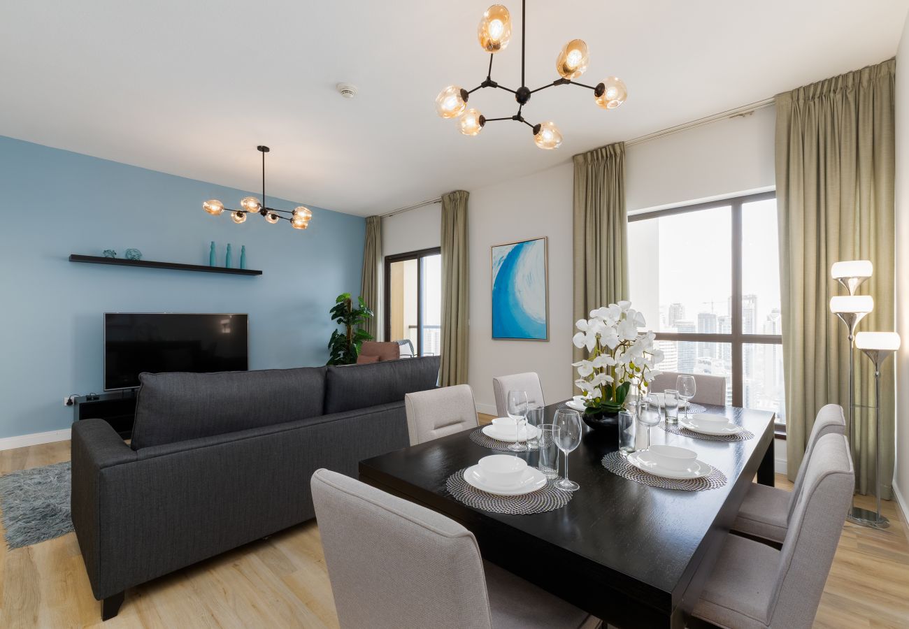 Apartment in Dubai - Sleek JBR 2BR w/ Pool and Gym, Marina Views	