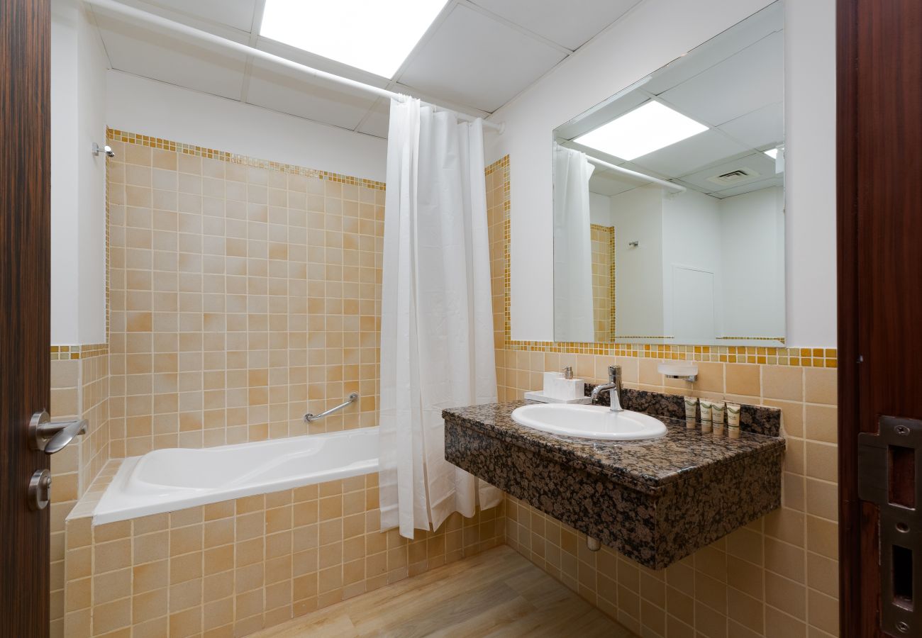 Apartment in Dubai - Sleek JBR 2BR w/ Pool and Gym, Marina Views	