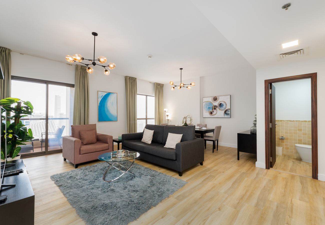 Apartment in Dubai - Sleek JBR 2BR w/ Pool and Gym, Marina Views	
