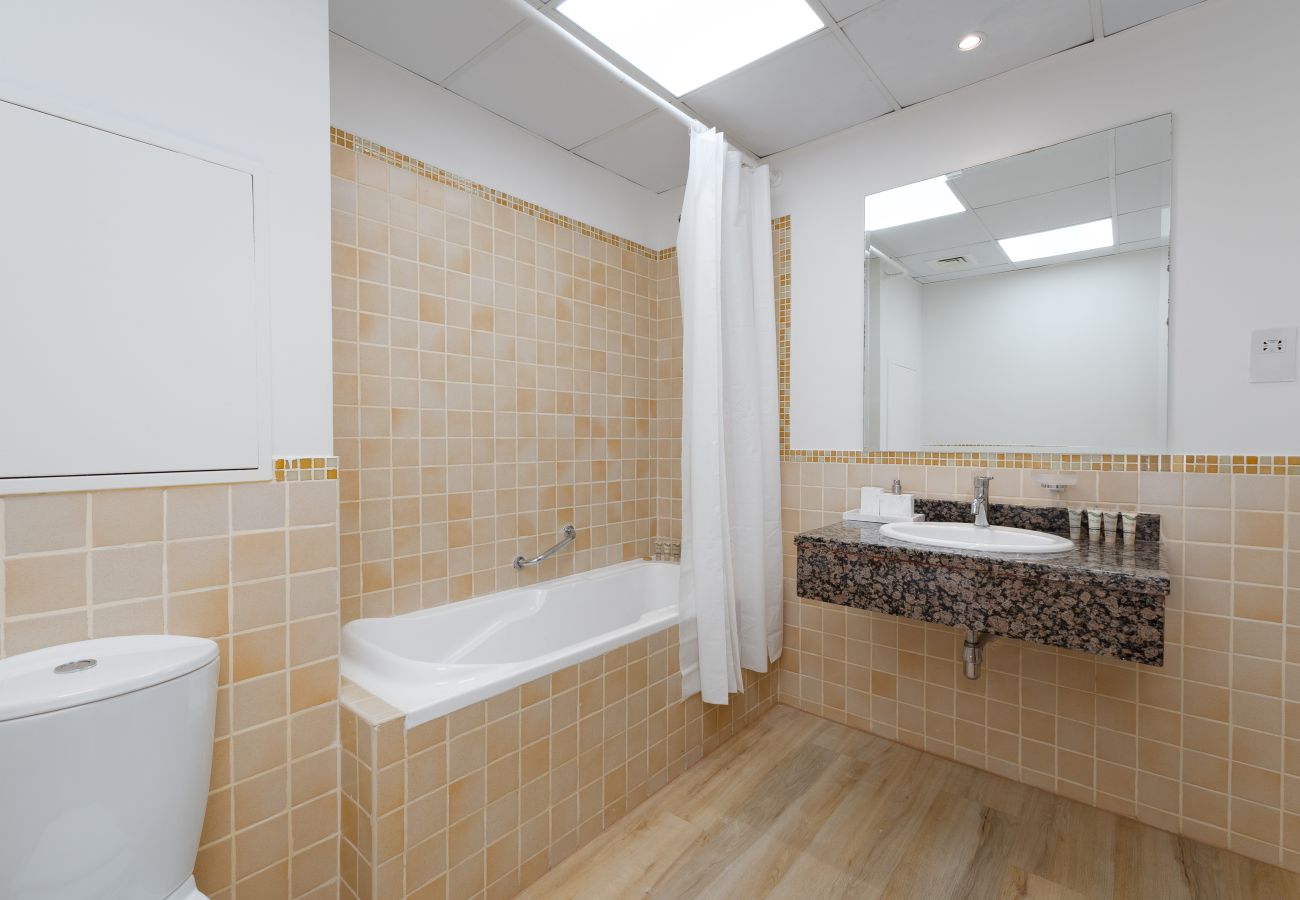Apartment in Dubai - Sleek JBR 2BR w/ Pool and Gym, Marina Views	