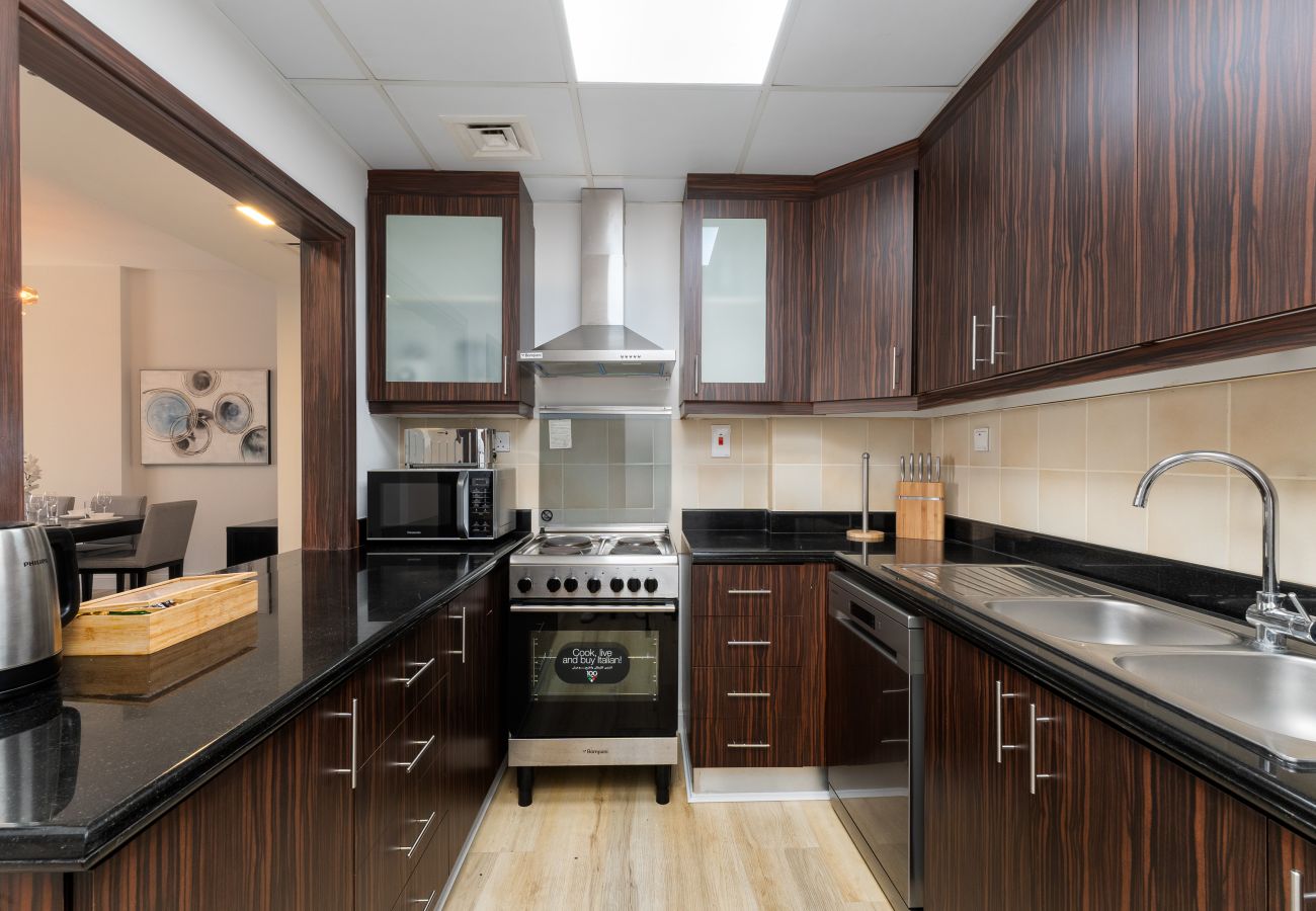 Apartment in Dubai - Sleek JBR 2BR w/ Pool and Gym, Marina Views	