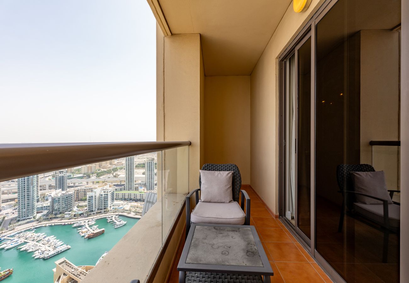 Apartment in Dubai - Sleek JBR 2BR w/ Pool and Gym, Marina Views	