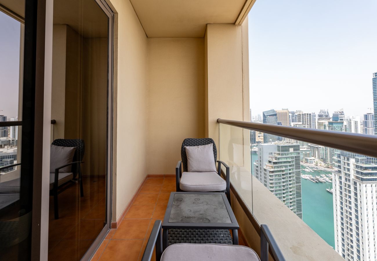 Apartment in Dubai - Sleek JBR 2BR w/ Pool and Gym, Marina Views	