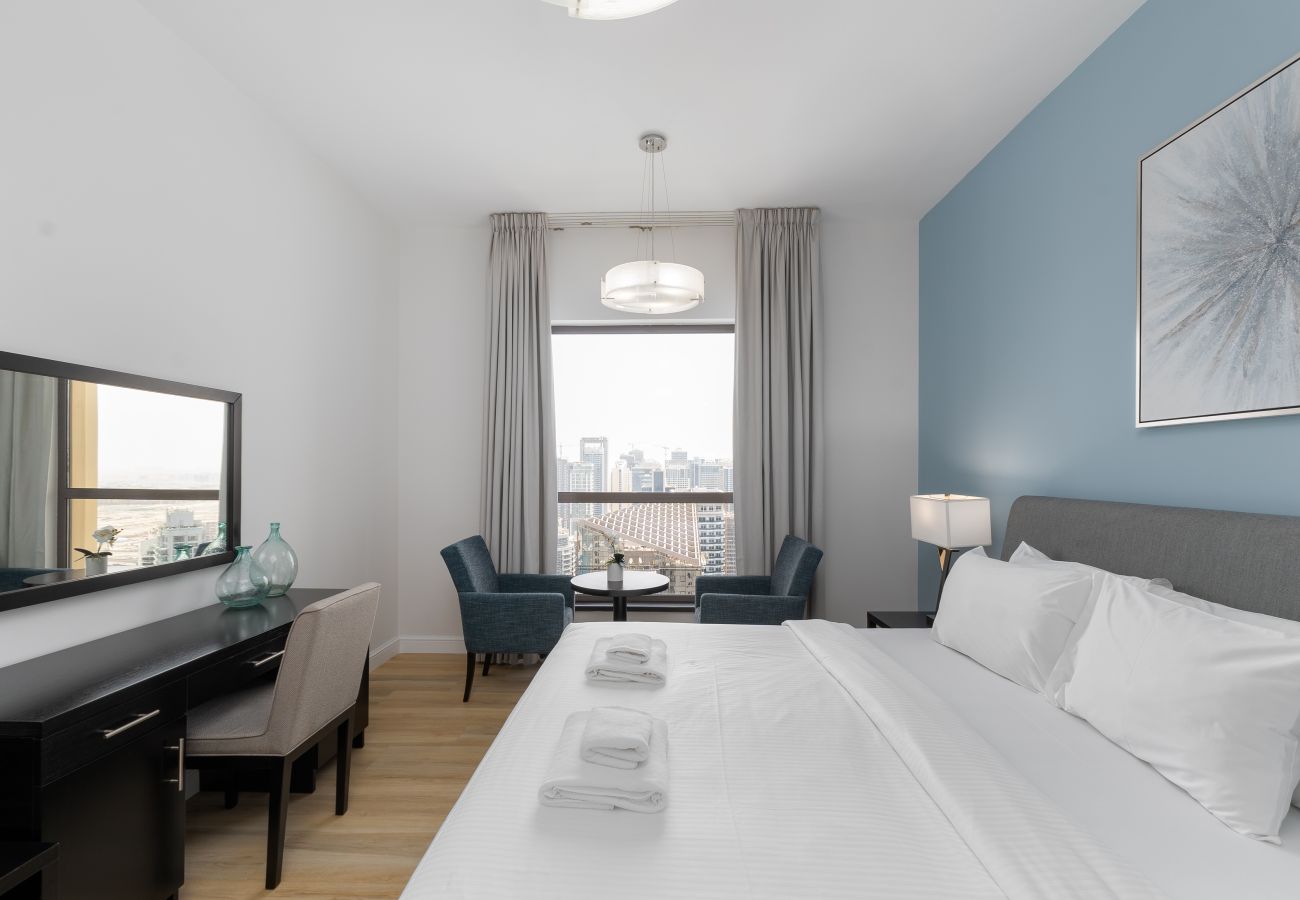 Apartment in Dubai - Trendy JBR 2BR w/ Pool and Gym, Marina Views