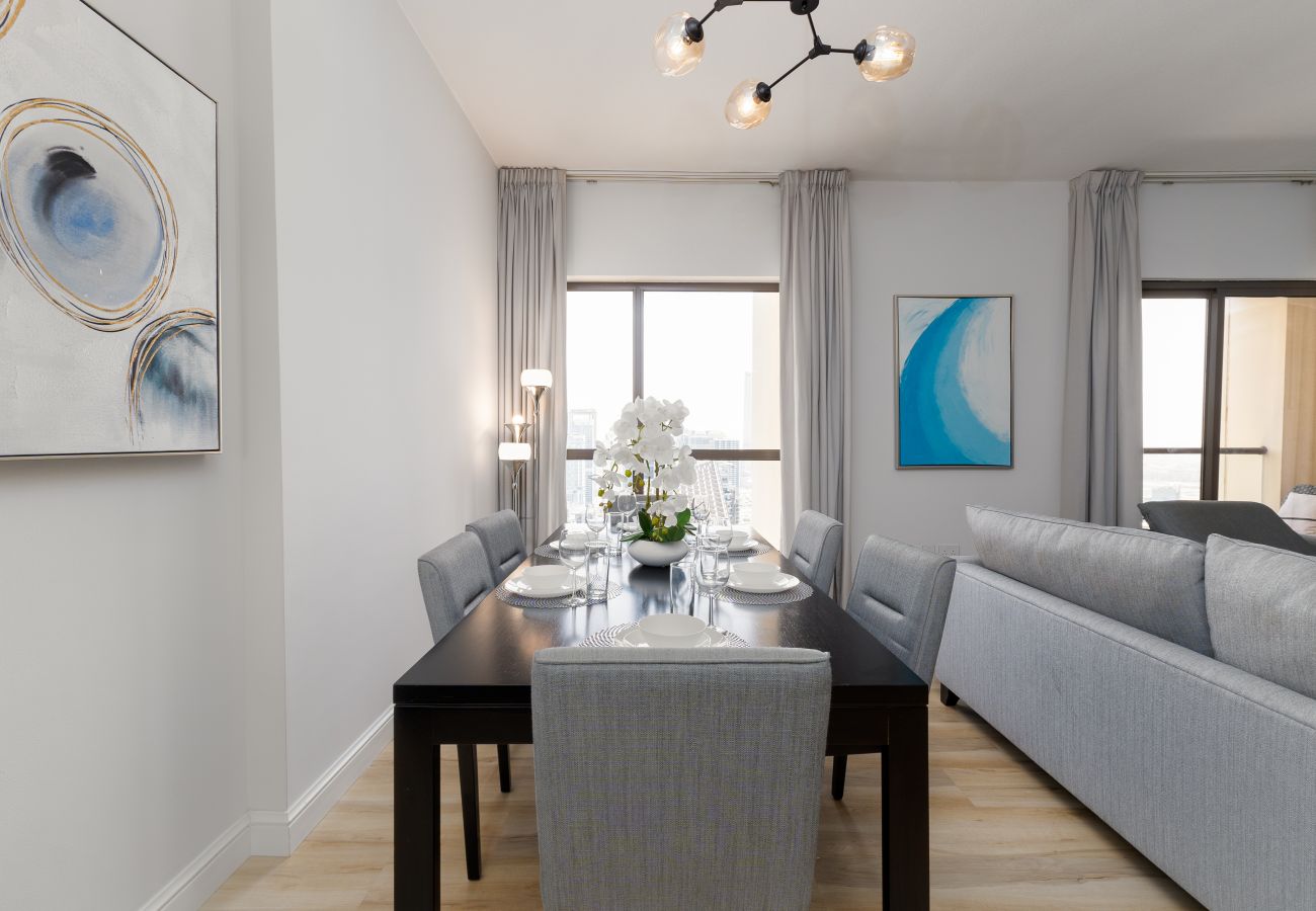 Apartment in Dubai - Trendy JBR 2BR w/ Pool and Gym, Marina Views