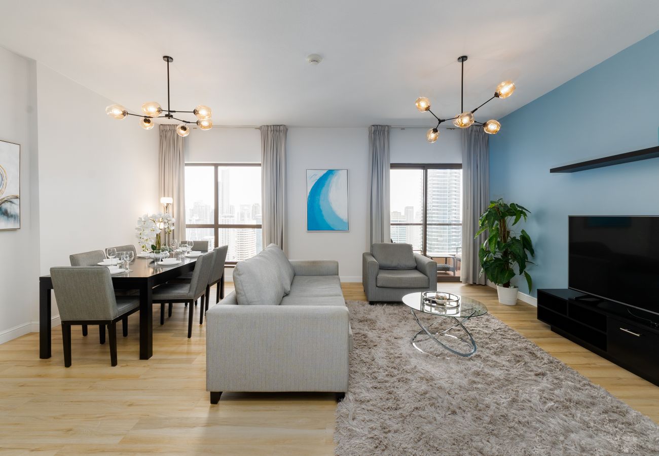 Apartment in Dubai - Trendy JBR 2BR w/ Pool and Gym, Marina Views