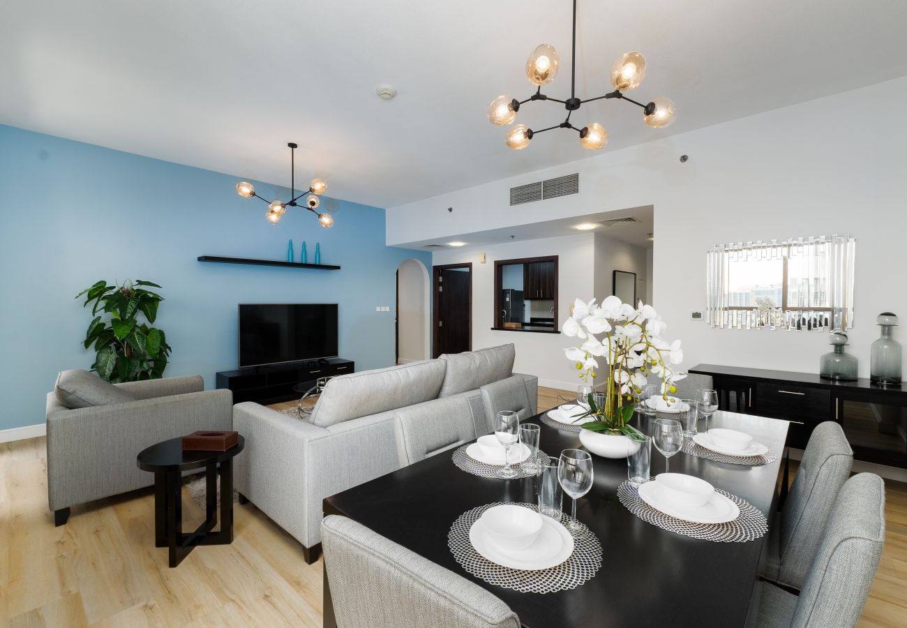 Apartment in Dubai - Trendy JBR 2BR w/ Pool and Gym, Marina Views