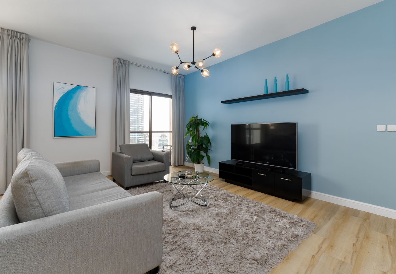Apartment in Dubai - Trendy JBR 2BR w/ Pool and Gym, Marina Views