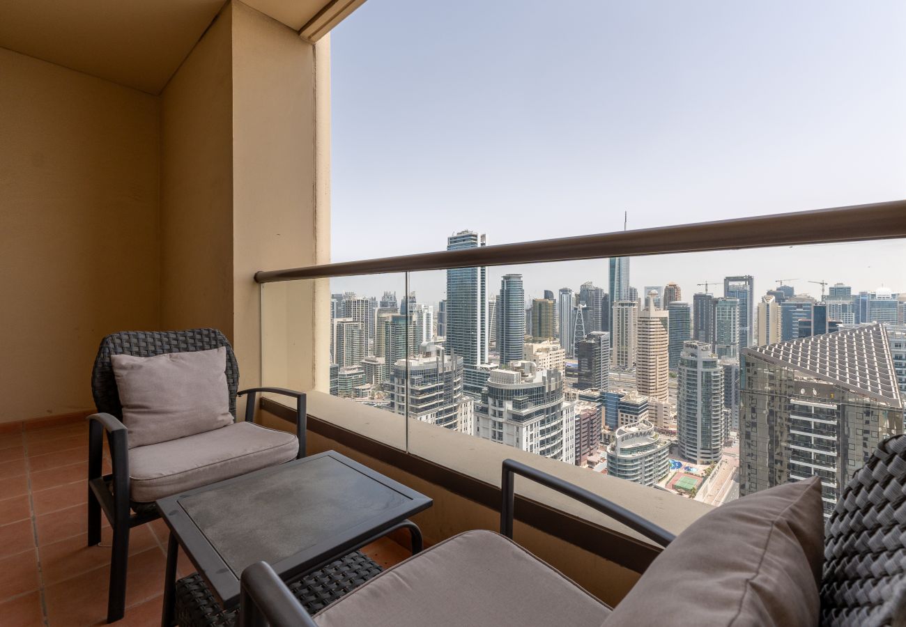 Apartment in Dubai - Trendy JBR 2BR w/ Pool and Gym, Marina Views