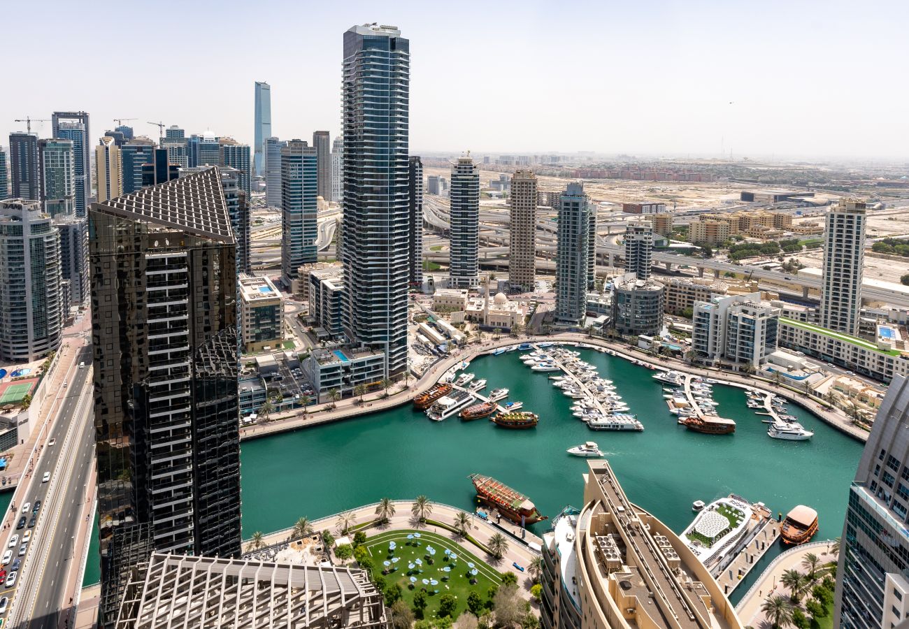 Apartment in Dubai - Trendy JBR 2BR w/ Pool and Gym, Marina Views
