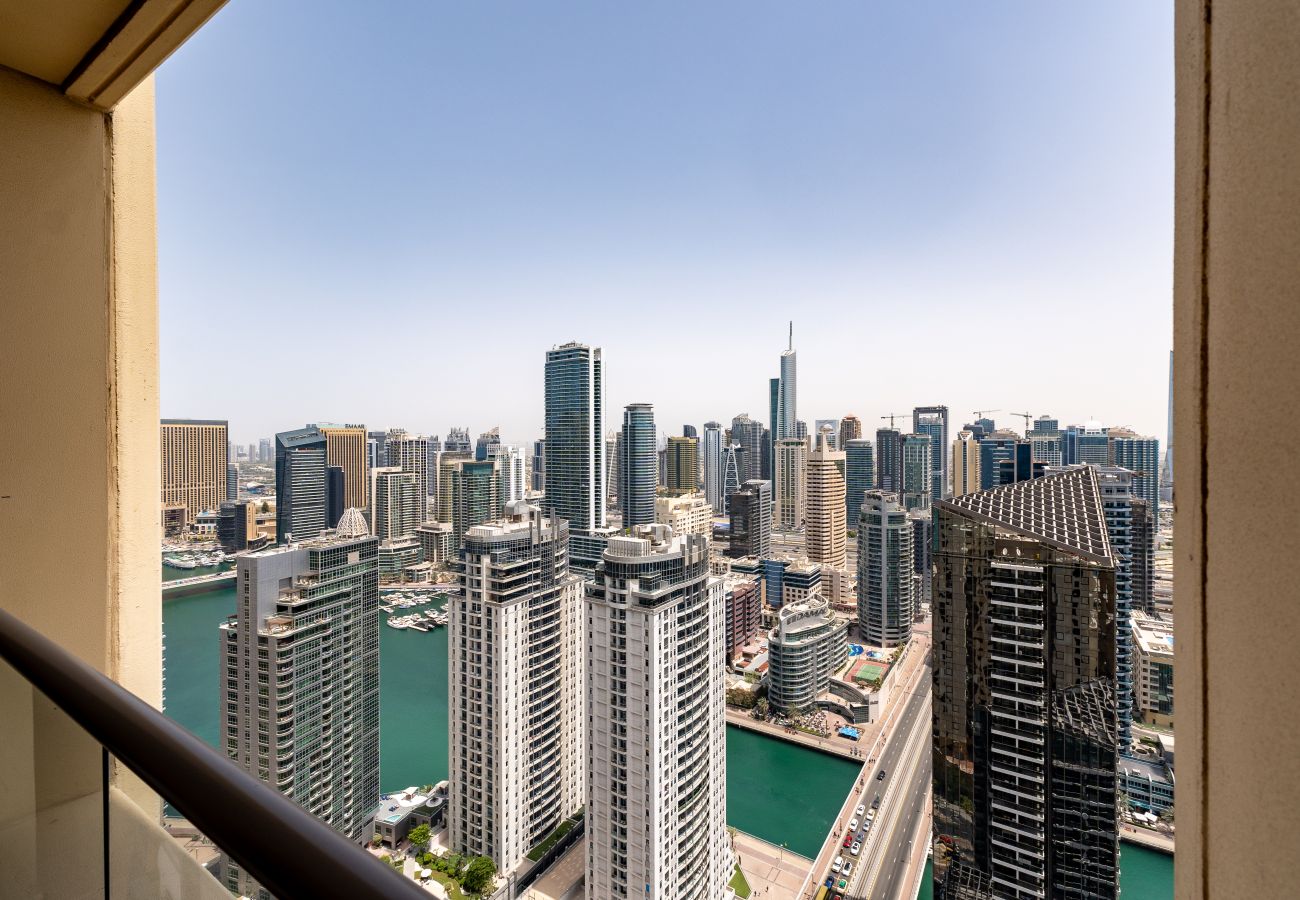 Apartment in Dubai - Trendy JBR 2BR w/ Pool and Gym, Marina Views