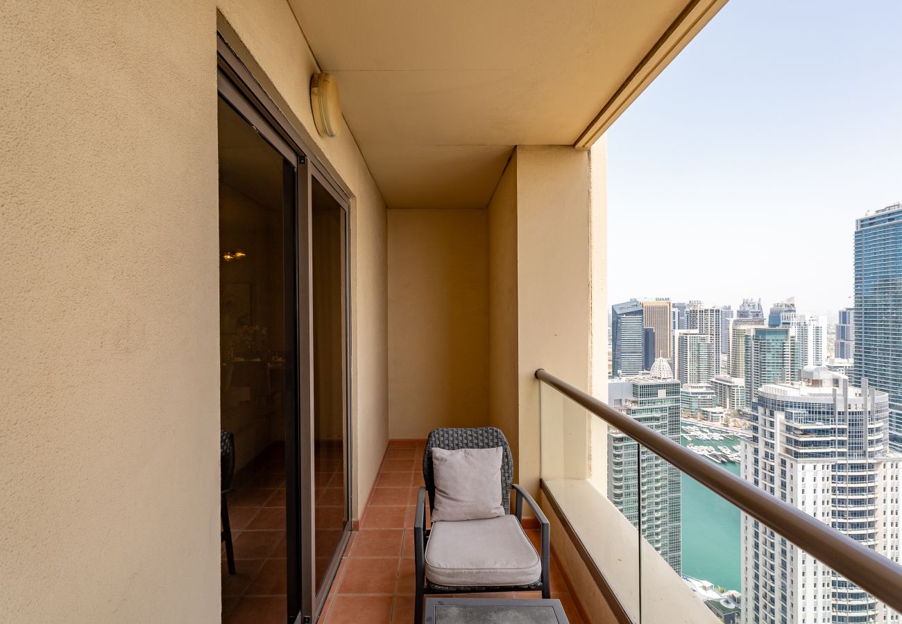 Apartment in Dubai - Trendy JBR 2BR w/ Pool and Gym, Marina Views