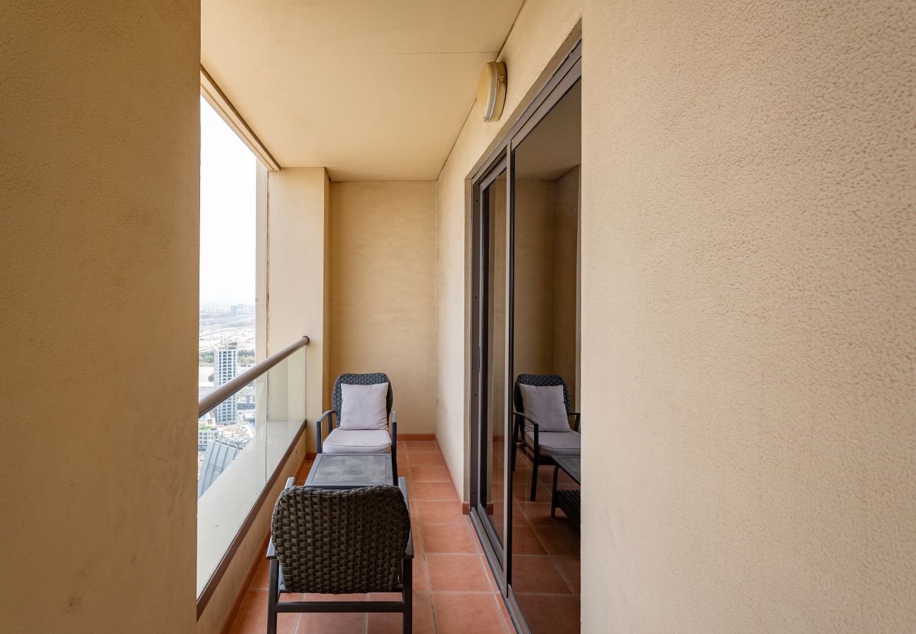 Apartment in Dubai - Trendy JBR 2BR w/ Pool and Gym, Marina Views