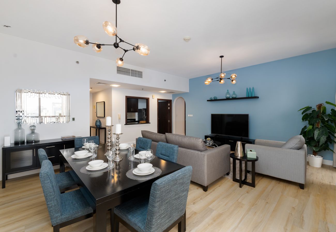 Apartment in Dubai - Modern JBR 2BR w/ Pool and Gym, Marina Views