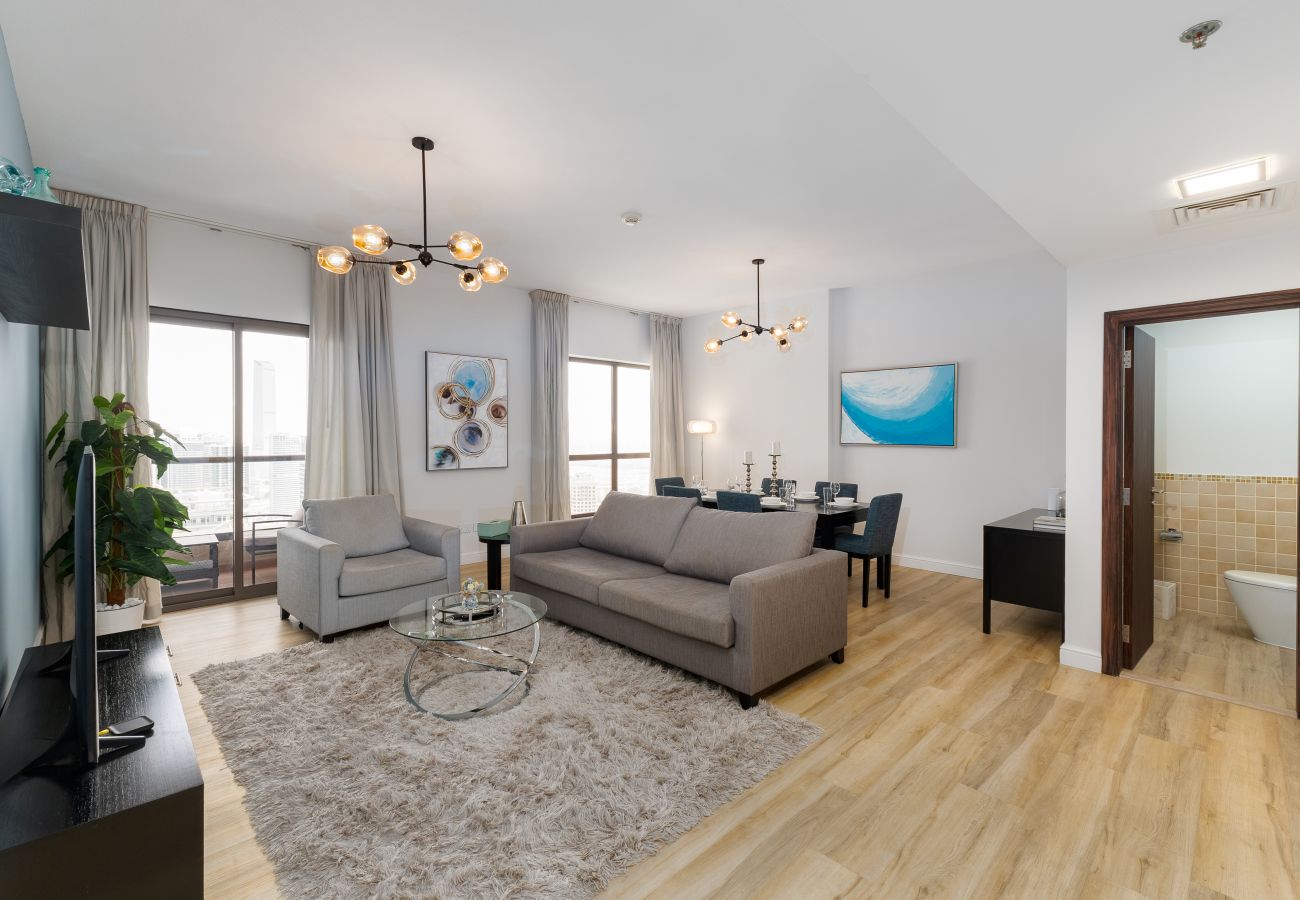 Apartment in Dubai - Modern JBR 2BR w/ Pool and Gym, Marina Views