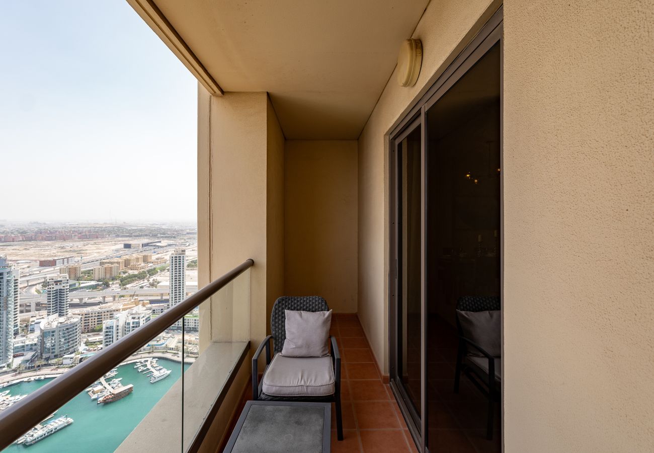 Apartment in Dubai - Modern JBR 2BR w/ Pool and Gym, Marina Views