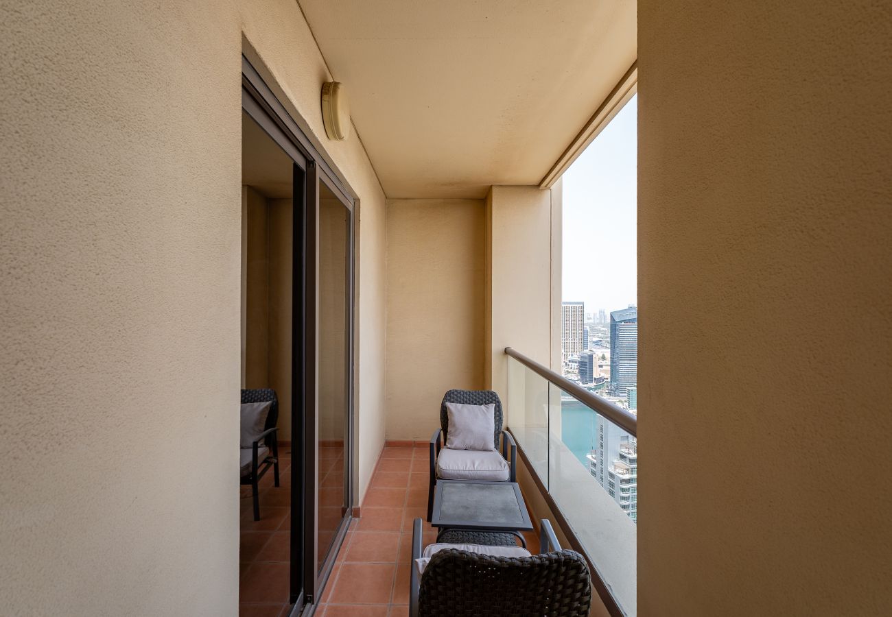 Apartment in Dubai - Modern JBR 2BR w/ Pool and Gym, Marina Views