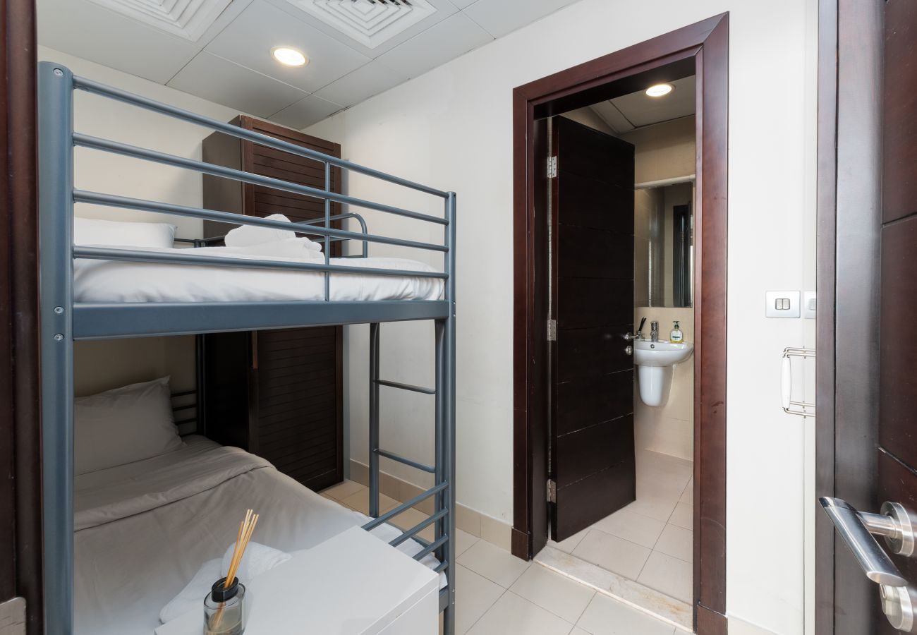 Apartment in Dubai - 4BR+Maid Palm Penthouse w/ Atlantis Views & Beach Access	