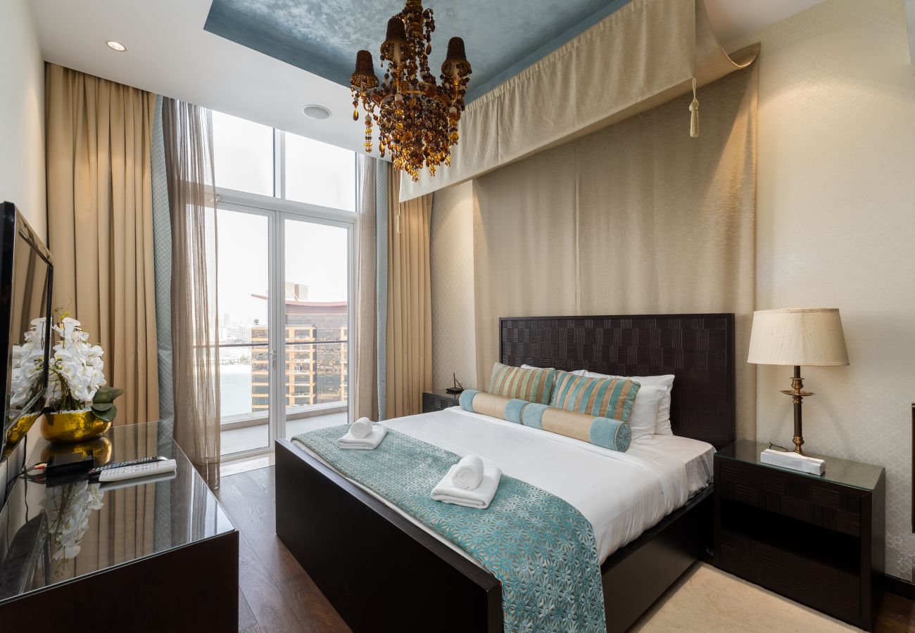 Apartment in Dubai - 4BR+Maid Palm Penthouse w/ Atlantis Views & Beach Access	