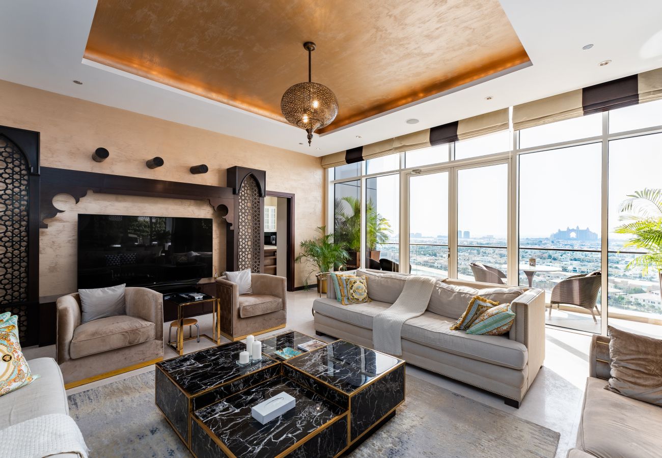 Apartment in Dubai - 4BR+Maid Palm Penthouse w/ Atlantis Views & Beach Access	