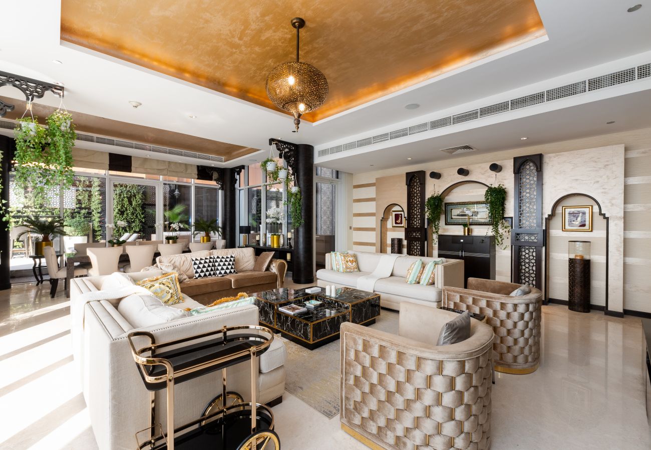 Apartment in Dubai - 4BR+Maid Palm Penthouse w/ Atlantis Views & Beach Access	