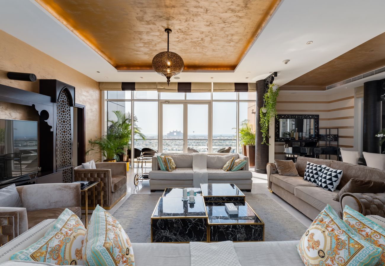 Apartment in Dubai - 4BR+Maid Palm Penthouse w/ Atlantis Views & Beach Access	
