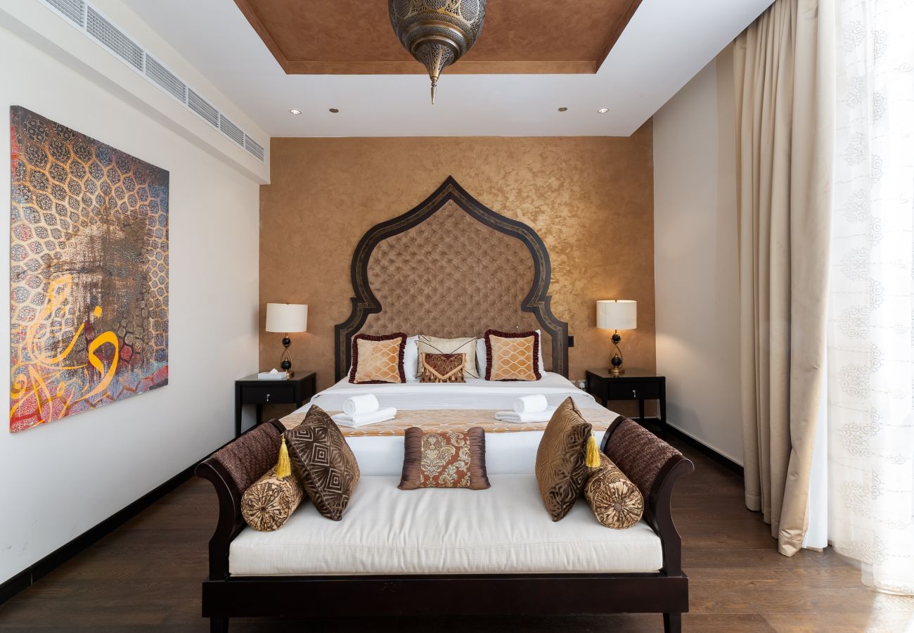 Apartment in Dubai - 4BR+Maid Palm Penthouse w/ Atlantis Views & Beach Access	