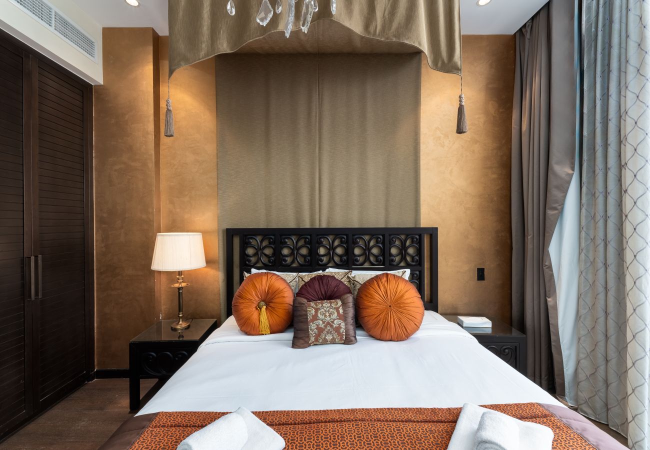 Apartment in Dubai - 4BR+Maid Palm Penthouse w/ Atlantis Views & Beach Access	