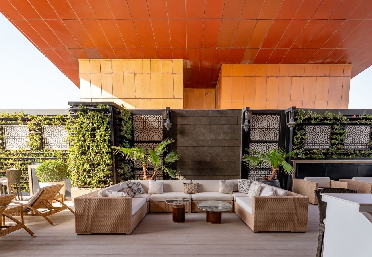 Apartment in Dubai - 4BR+Maid Palm Penthouse w/ Atlantis Views & Beach Access	