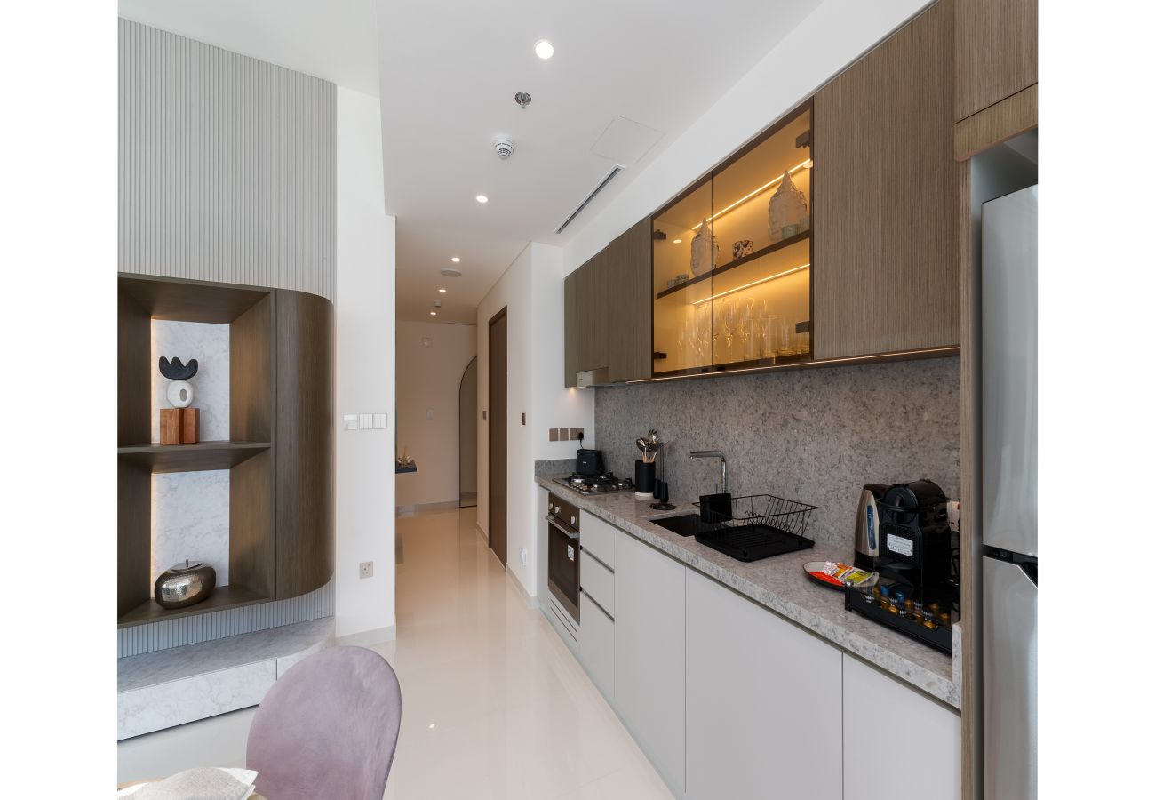 Apartment in Dubai - Prime 1BR Emaar Beachfront w/ Beach Access 