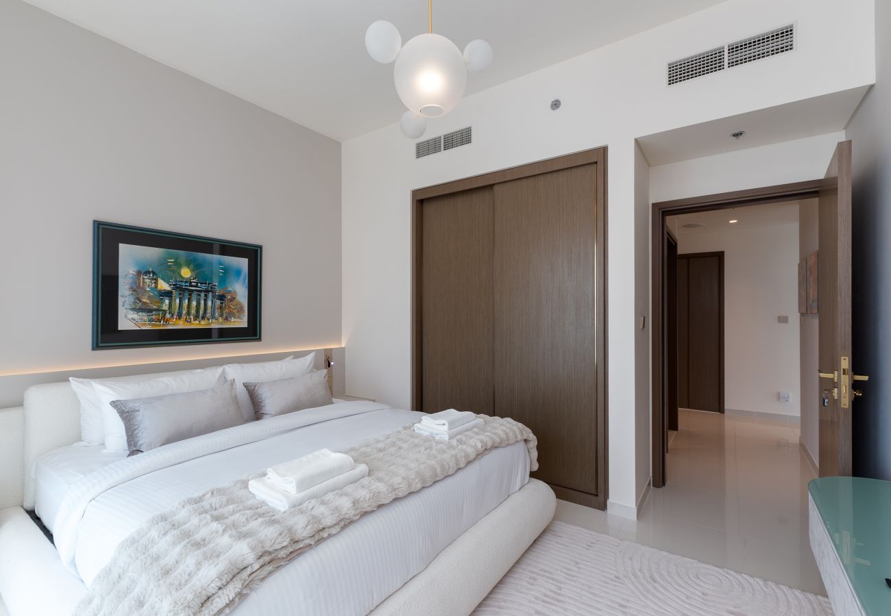 Apartment in Dubai - Prime 1BR Emaar Beachfront w/ Beach Access 