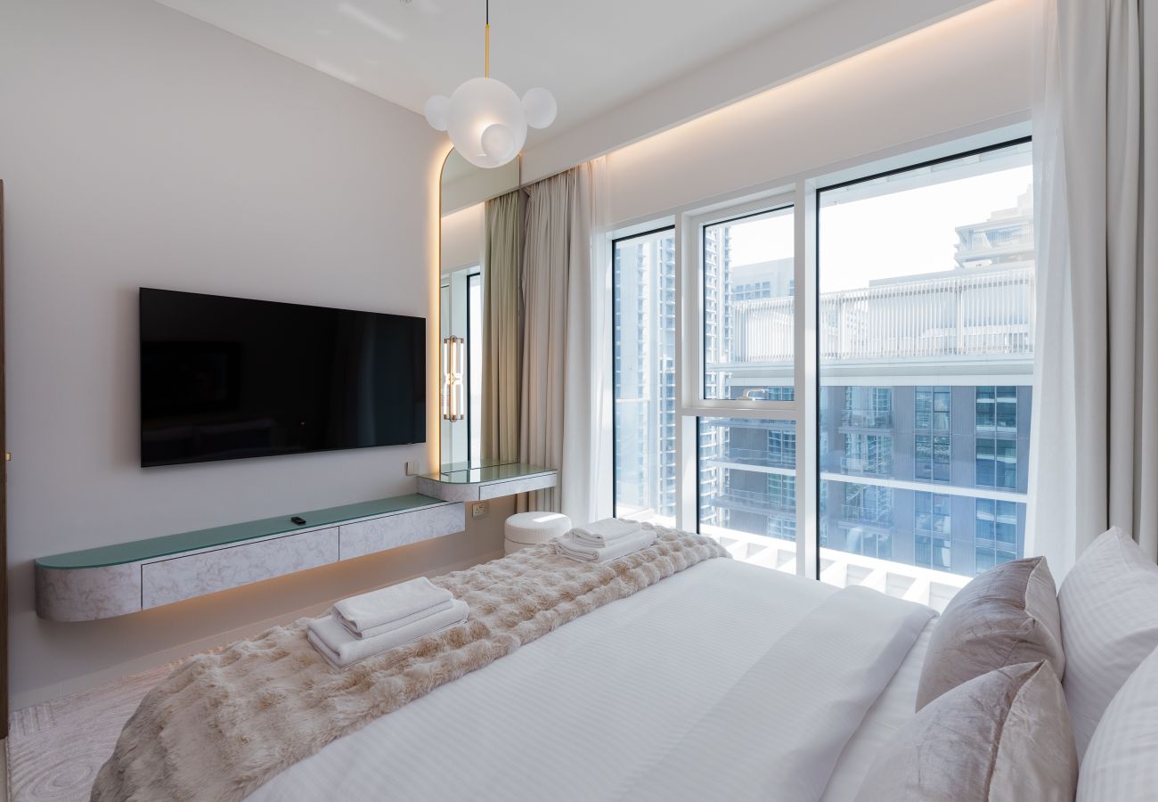 Apartment in Dubai - Prime 1BR Emaar Beachfront w/ Beach Access 